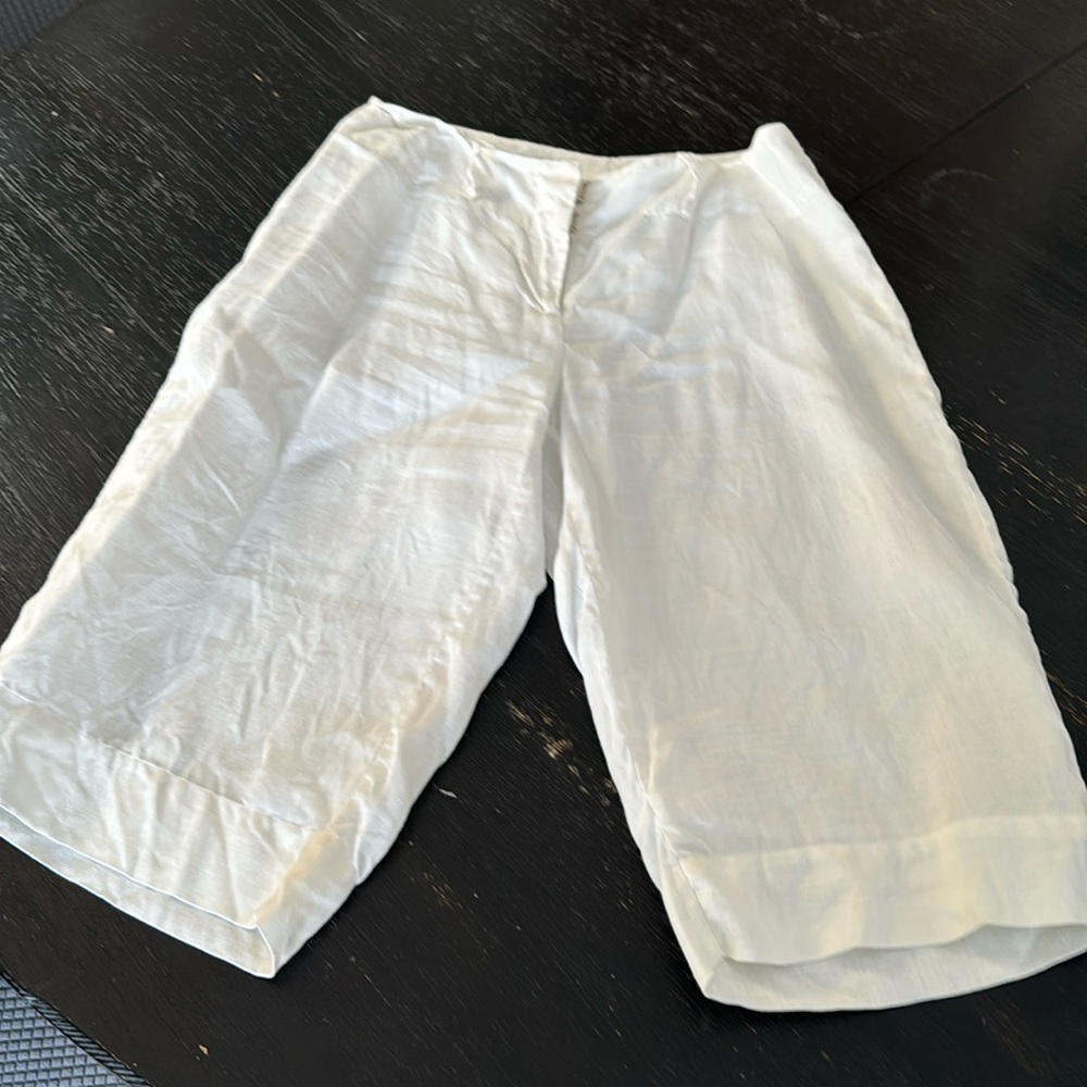 White fully lined 100% linen Bermuda shorts !